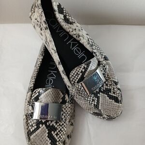 Calvin Klein Womens Shoes Sz 9.5M Flats Snakeskin Print Loafers Leather